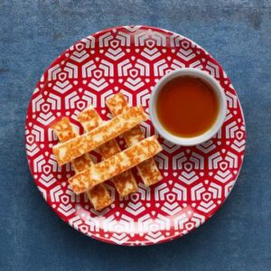 Enjoy Halloumi Sticks & PERi-Honey at Nando’s – five grilled halloumi pieces with a sweet and spicy PERi-honey dip. A must-try vegetarian starter.